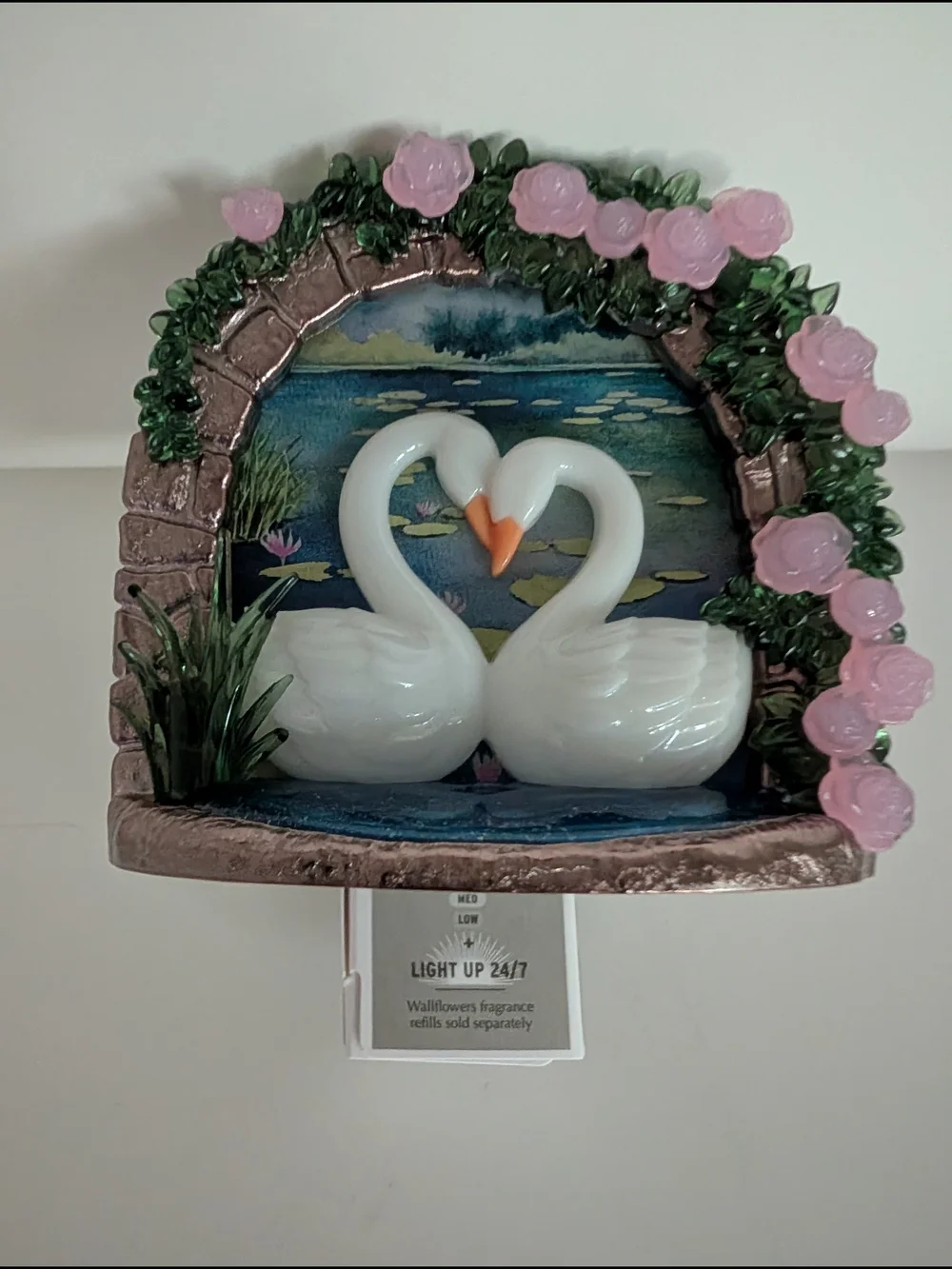 Bath & Body Works Swan Bridge Scent Control Light Up Wallflower Plug-in